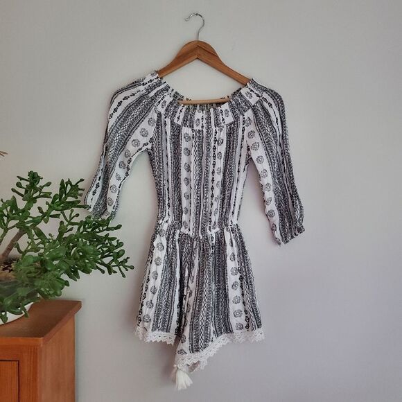 Abercrombie & Fitch Pants - Abercrombie and Fitch black and white tribal romper size XS